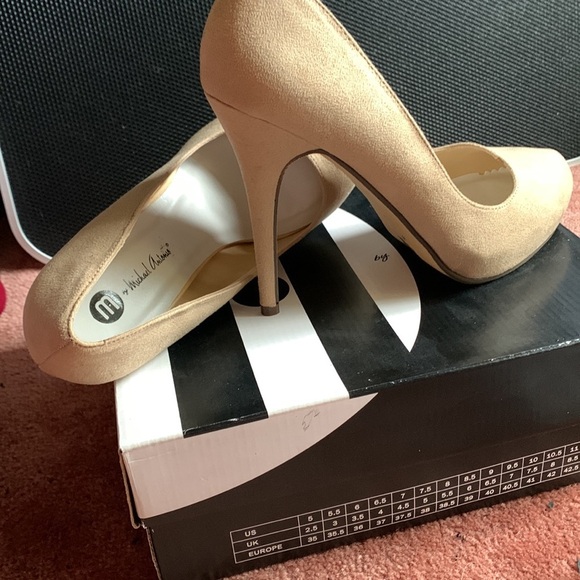 Micheal Antonio Love Me 2 Faux Suede Nude Pumps - Picture 5 of 14